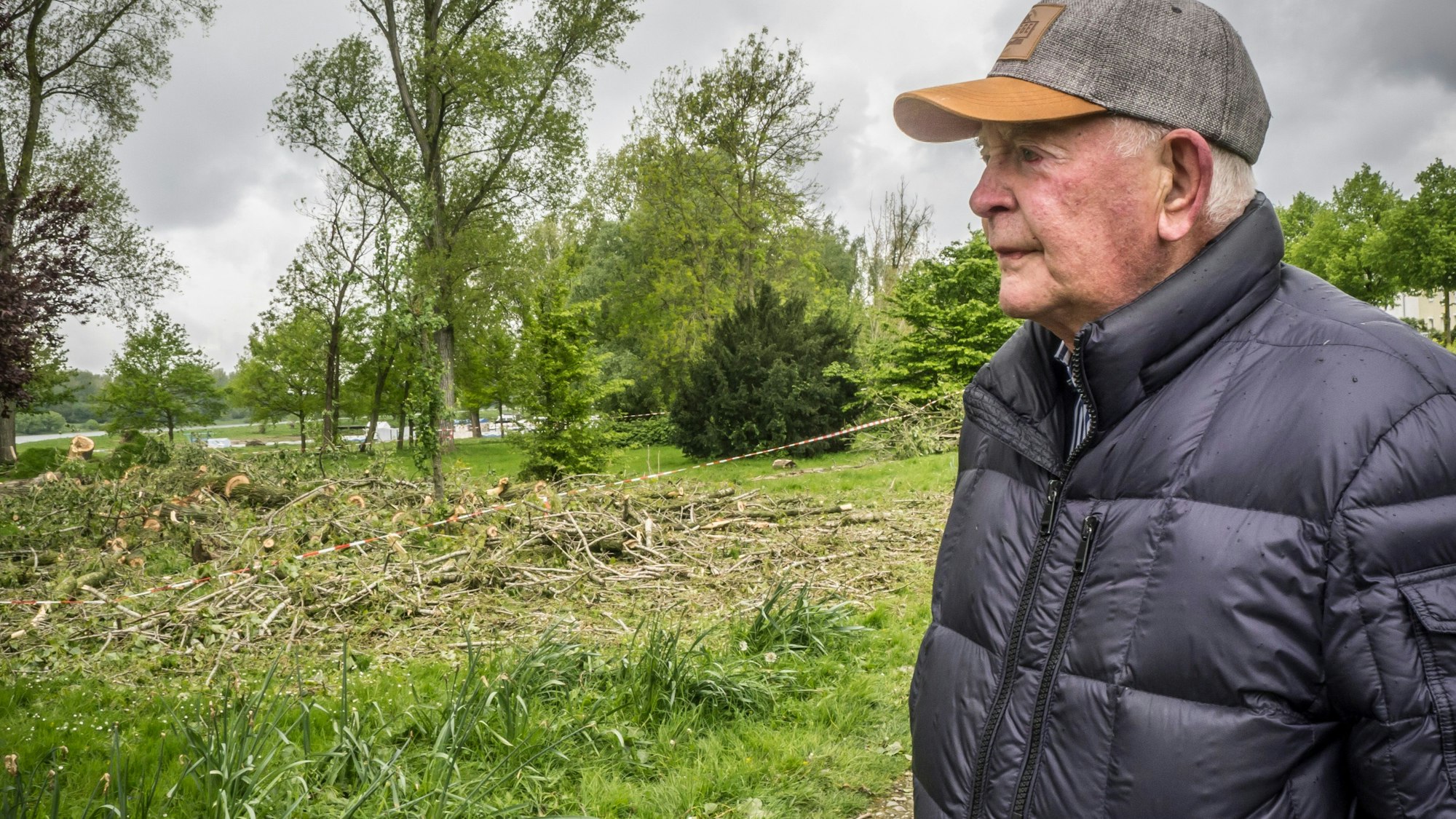 Heinz Brinkschulte sorgt sich um Pappeln und Hochwasserschutz. Foto: Ralf Krieger