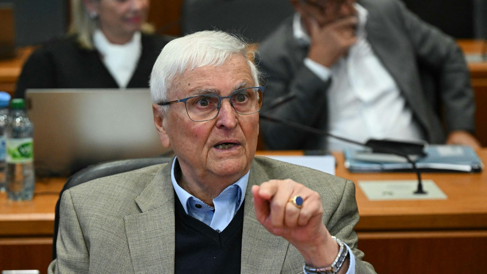 Theo Zwanziger, früherer DFB-Präsident, im Gerichtssaal