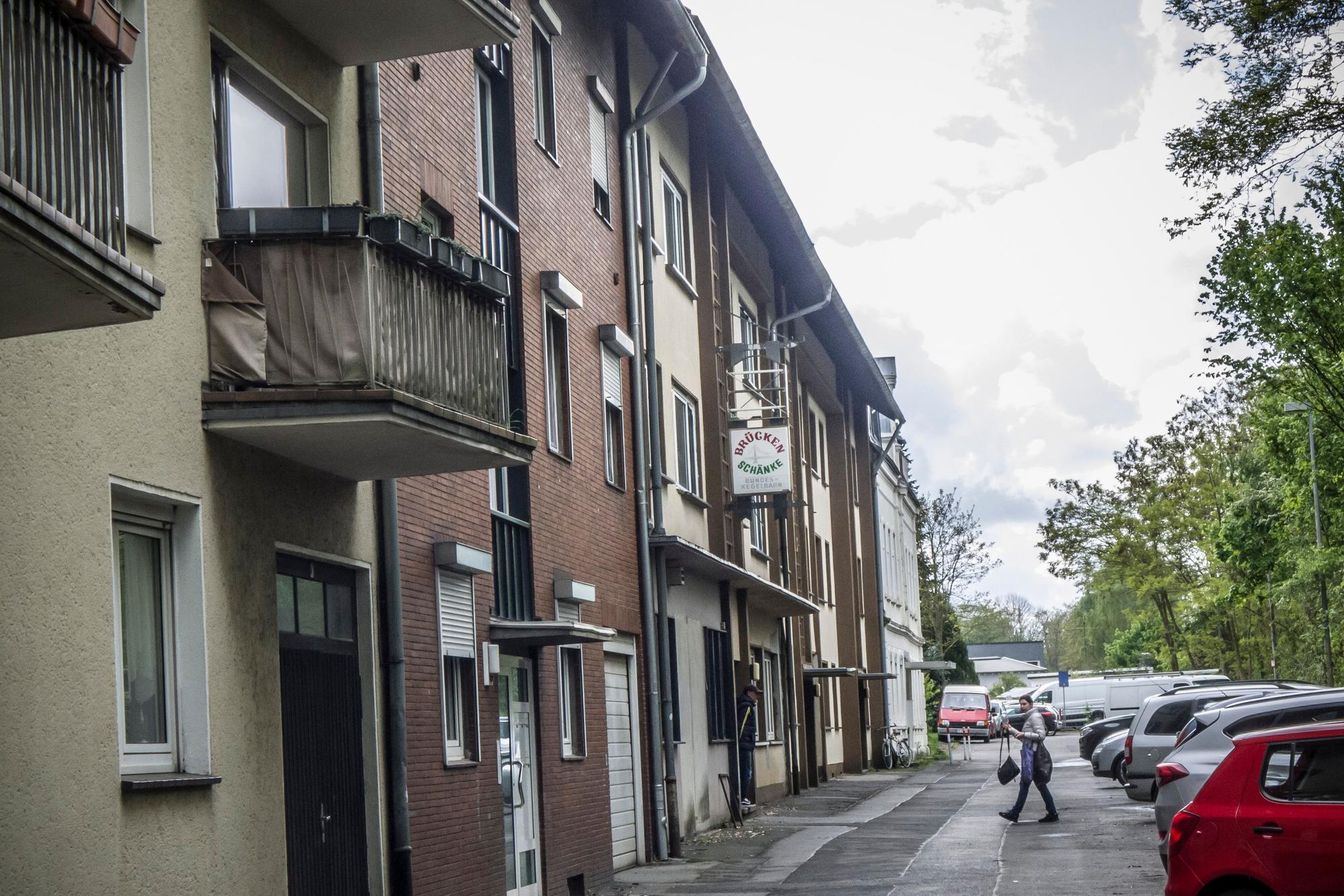 Straße Burgloch: Johannes Krämer besitzt hier eine Häuserzeile (drei Eingänge). Foto: Ralf Krieger