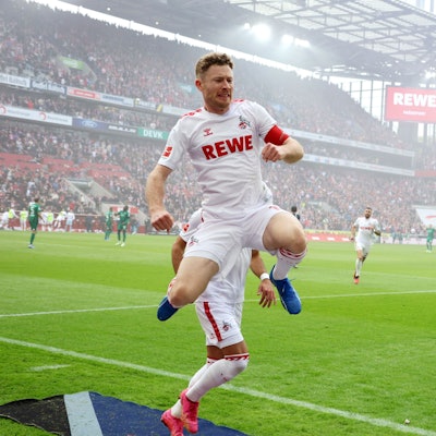 Volle Hütte: Florian Kainz bejubelt einen Treffer im Rhein-Energie-Stadion.