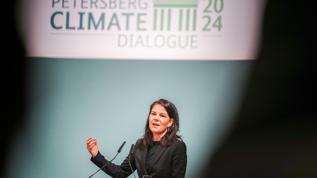 Außenministerin Annalena Baerbock (Bündnis 90/Die Grünen) spricht beim Petersberger Klimadialog zu den Teilnehmern.