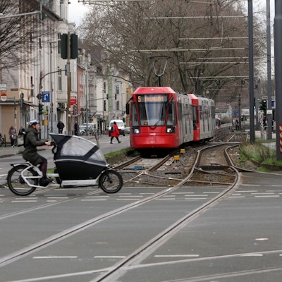 Der Ehrenfeldgürtel in Fahrtrichtung Nippes, hier wird er einspurig. Richtung Lindenthal will die politische Mehrheit den zweispurigen Status Quo erhalten.