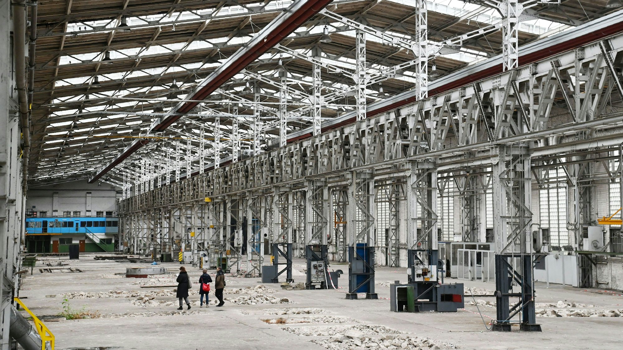 19.04.2024 Köln.
Begehung der Hallen Kalk (70 und 71) mit Brigitte Scholz und Timo Glatz. Hier soll das neue Migrationsmuseum Domid entstehen. Foto: Alexander Schwaiger