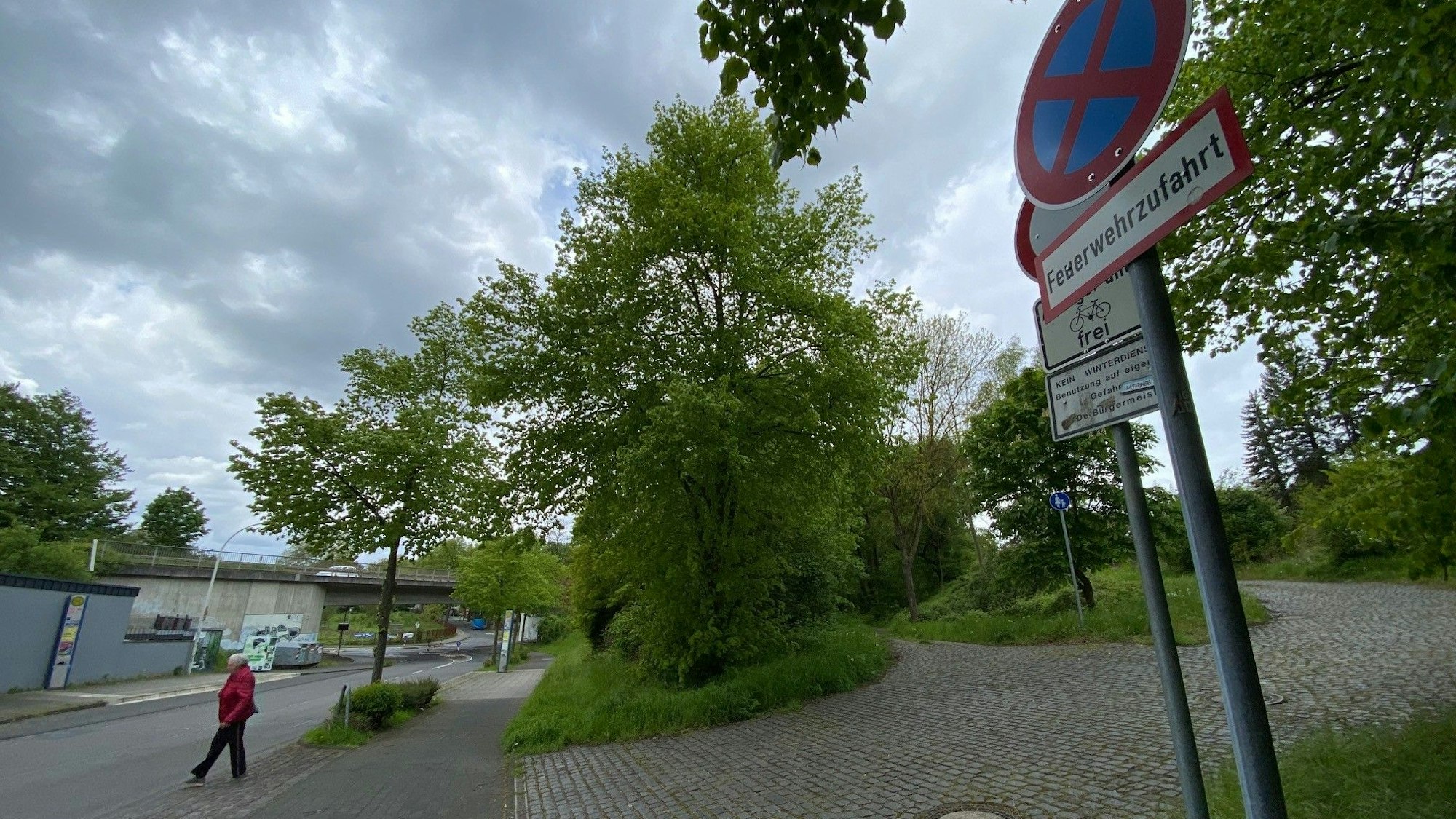 Zu sehen ist die Talstraße in Brühl-Kierberg.