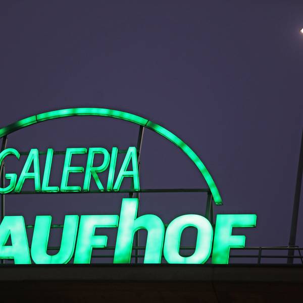 Der Schriftzug einer Filiale von Galeria Kaufhof. Der Konzern plant wohl 16 weitere Kaufhäuser zu schließen. (Symbolbild)