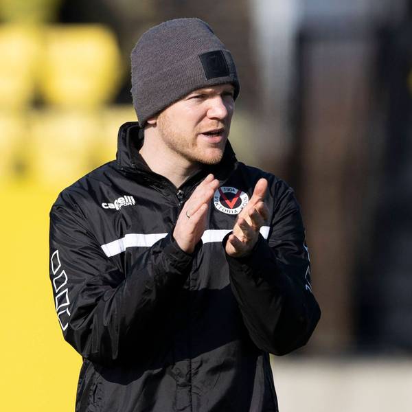 Fußball: U19 Bundesliga West, Saison 2021/2022, 13. Spieltag, Borussia Dortmund - FC Viktoria Köln am 05.03.2022 in Dortmund Nordrhein-Westfalen. Kölns Trainer Marian Wilhelm klatscht in die Hände WICHTIGER HINWEIS: Gemäß den Vorgaben der DFL Deutsche Fußball Liga bzw. des DFB Deutscher Fußball-Bund ist es untersagt, in dem Stadion und/oder vom Spiel angefertigte Fotoaufnahmen in Form von Sequenzbildern und/oder videoähnlichen Fotostrecken zu verwerten bzw. verwerten zu lassen. *** Soccer U19 Bundesliga West, season 2021 2022, 13 match day, Borussia Dortmund FC Viktoria Cologne on 05 03 2022 in Dortmund North Rhine Westphalia Cologne coach Marian Wilhelm claps his hands IMPORTANT NOTE According to the requirements of the DFL German Football League and the DFB German Football Association is prohibited in the stadium and or from the game made photographs in the form of sequence images and or video-like photo series to exploit or exploit to let Copyright: xKirchner/MarcoxSteinbrennerx
