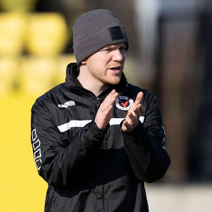 Fußball: U19 Bundesliga West, Saison 2021/2022, 13. Spieltag, Borussia Dortmund - FC Viktoria Köln am 05.03.2022 in Dortmund Nordrhein-Westfalen. Kölns Trainer Marian Wilhelm klatscht in die Hände WICHTIGER HINWEIS: Gemäß den Vorgaben der DFL Deutsche Fußball Liga bzw. des DFB Deutscher Fußball-Bund ist es untersagt, in dem Stadion und/oder vom Spiel angefertigte Fotoaufnahmen in Form von Sequenzbildern und/oder videoähnlichen Fotostrecken zu verwerten bzw. verwerten zu lassen. *** Soccer U19 Bundesliga West, season 2021 2022, 13 match day, Borussia Dortmund FC Viktoria Cologne on 05 03 2022 in Dortmund North Rhine Westphalia Cologne coach Marian Wilhelm claps his hands IMPORTANT NOTE According to the requirements of the DFL German Football League and the DFB German Football Association is prohibited in the stadium and or from the game made photographs in the form of sequence images and or video-like photo series to exploit or exploit to let Copyright: xKirchner/MarcoxSteinbrennerx