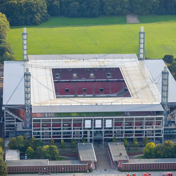 Der Blick auf das Rhein-Energie-Stadion von oben.