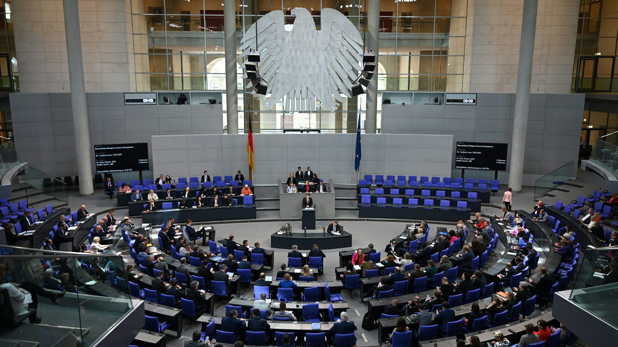 Auf dem Foto ist der Bundestag zu sehen.