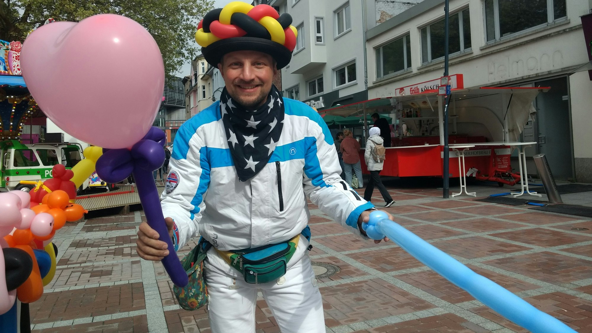 Ballonkünstler Gustav Pavlou freut sich auf kleine Kunden
