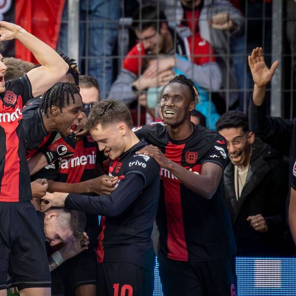1. Fußball-Bundesliga: Bayer 04 Leverkusen - VfB Stuttgart, 27.04.2024 Bayer 04 Leverkusen gleicht in der Nachspielzeit zum 2:2 us: Torjubel um Robert Andrich Bayer 04 Leverkusen, 8 Leverkusen, 27.04.2024 - 31. Spieltag der 1. Fussball-Bundesliga: Bayer 04 Leverkusen - VfB Stuttgart in der BayArena in Leverkusen. DFL REGULATIONS PROHIBIT ANY USE OF PHOTOGRAPHS AS IMAGE SEQUENCES AND/OR QUASI-VIDEO. *** 1 Soccer Bundesliga Bayer 04 Leverkusen VfB Stuttgart, 27 04 2024 Bayer 04 Leverkusen equalizes in stoppage time to 2 2 us Goal celebration around Robert Andrich Bayer 04 Leverkusen, 8 Leverkusen, 27 04 2024 31 Matchday 1 Soccer Bundesliga Bayer 04 Leverkusen VfB Stuttgart at the BayArena in Leverkusen DFL REGULATIONS PROHIBIT ANY USE OF PHOTOGRAPHS AS IMAGE SEQUENCES AND OR QUASI VIDEO Copyright: xBEAUTIFULxSPORTS/AxelxKohringx