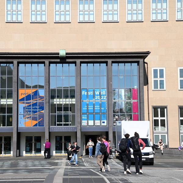 Universität Köln Hauptgebäude Außenaufnahme.