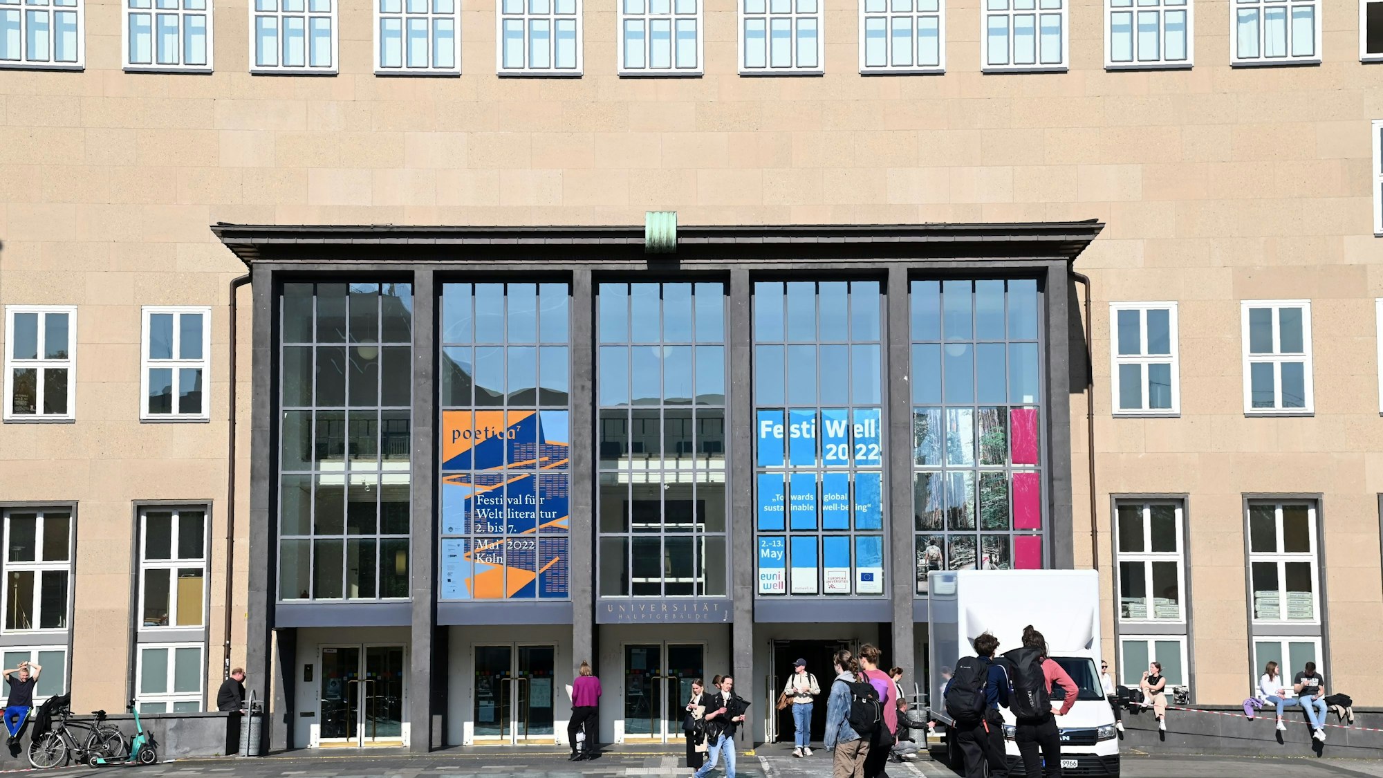 Universität Köln Hauptgebäude Außenaufnahme.