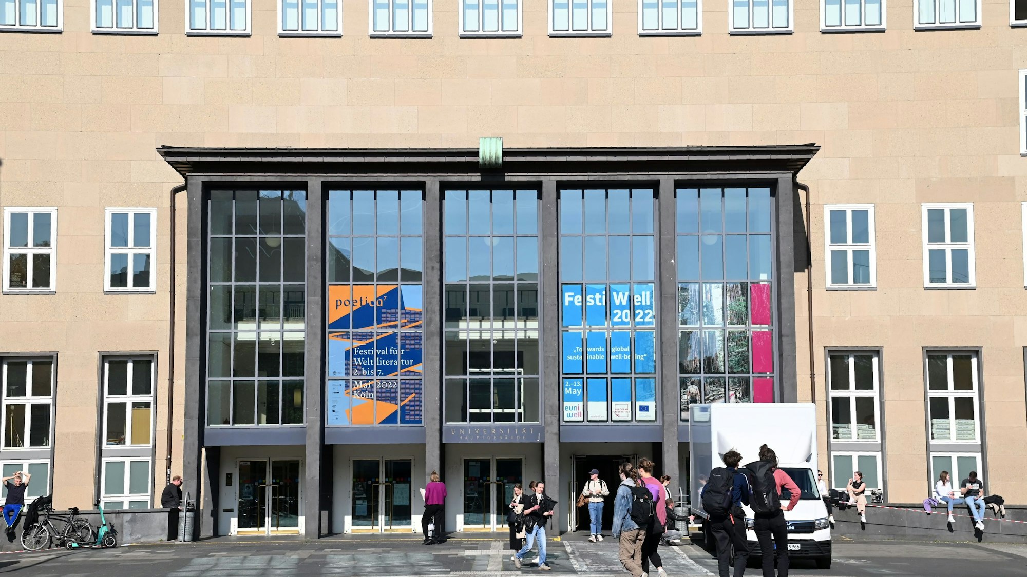 Universität Köln Hauptgebäude Außenaufnahme.