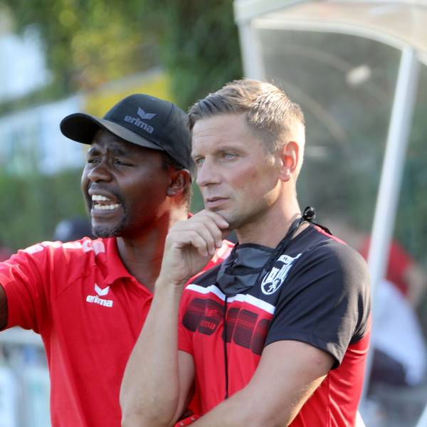 Andrew Sinkala (links) und Marek Dabrowski vom FC Hennef U19
