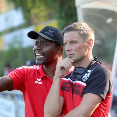 Andrew Sinkala (links) und Marek Dabrowski vom FC Hennef U19