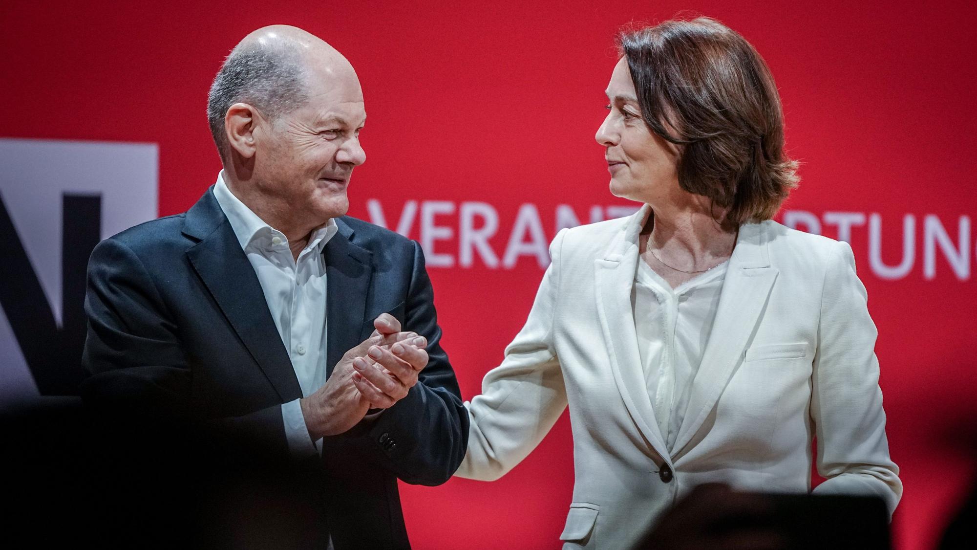 Katarina Barley (SPD), designierte Spitzenkandidatin für die Europawahl, und Bundeskanzler Olaf Scholz (SPD).
