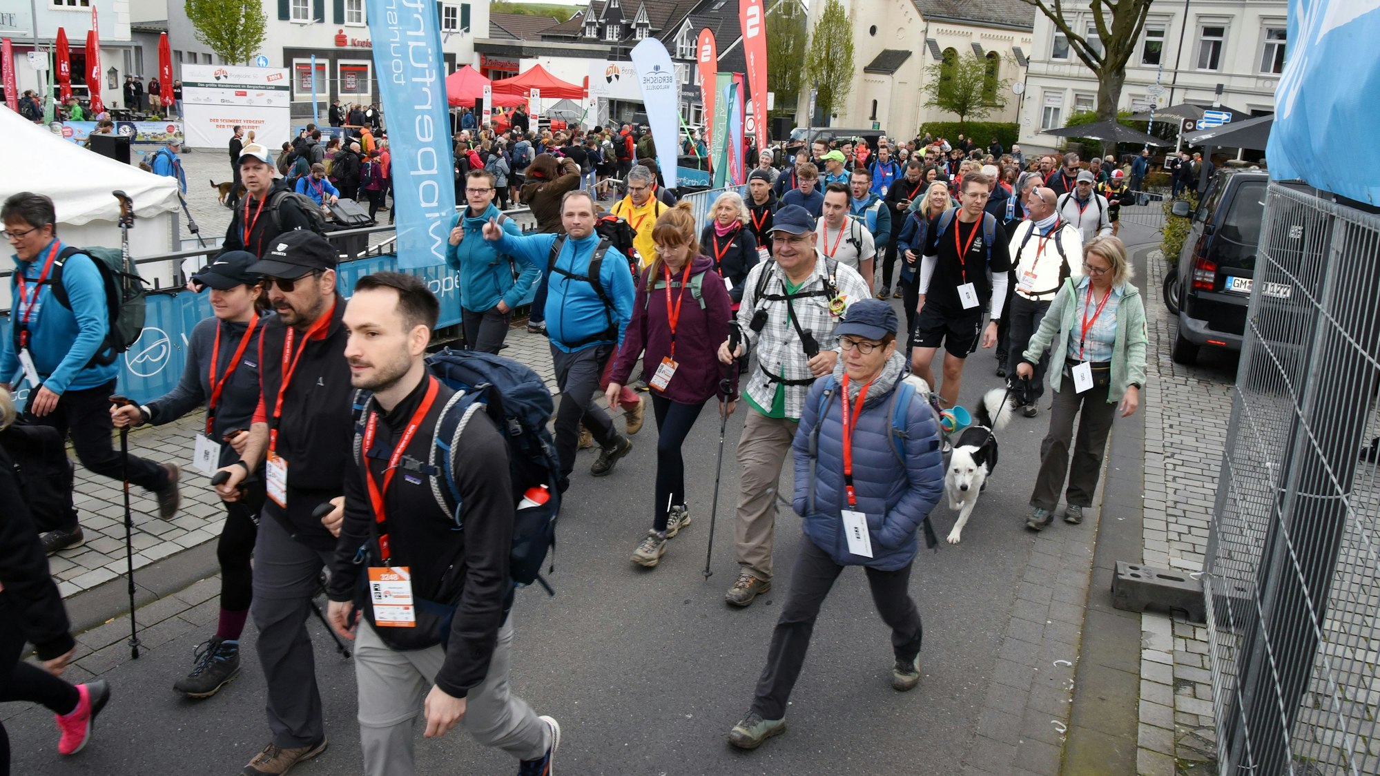 Blick auf ein Starterfeld der Bergischen 25 in Wipperfürth.