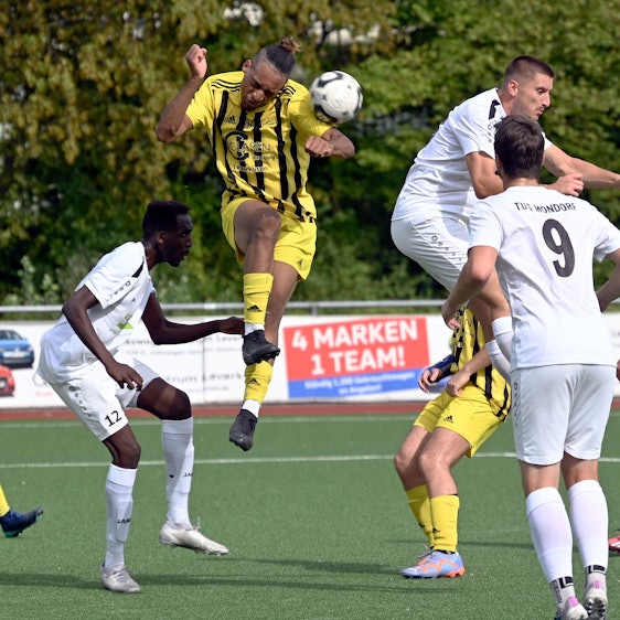 03.09.2023, Fussball-SV Schlebusch-Tus Mondorf
mitte: Beni Kiwala (Schlebusch)
Foto: Uli Herhaus