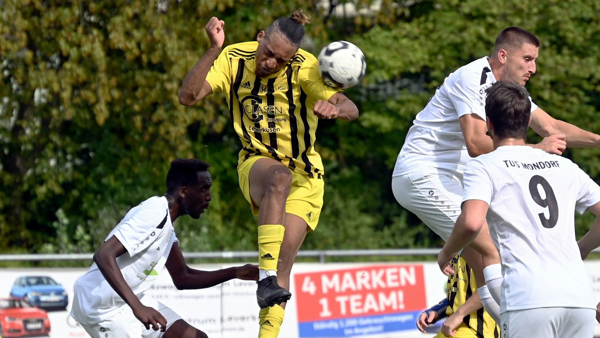 03.09.2023, Fussball-SV Schlebusch-Tus Mondorf
mitte: Beni Kiwala (Schlebusch)
Foto: Uli Herhaus