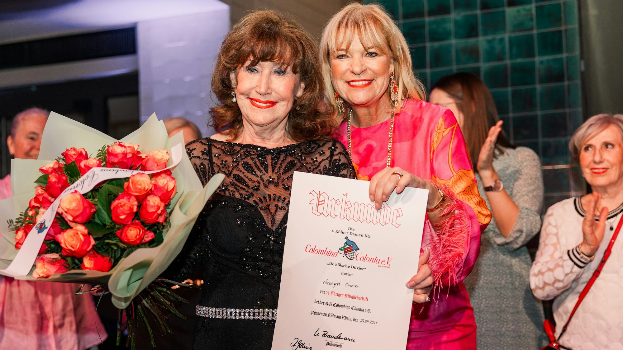 Ehrenpräsidentin Annegret Cremer (l.) und Präsidentin Ursula Brauckmann feiern 25 Jahre Colombina Colonia.