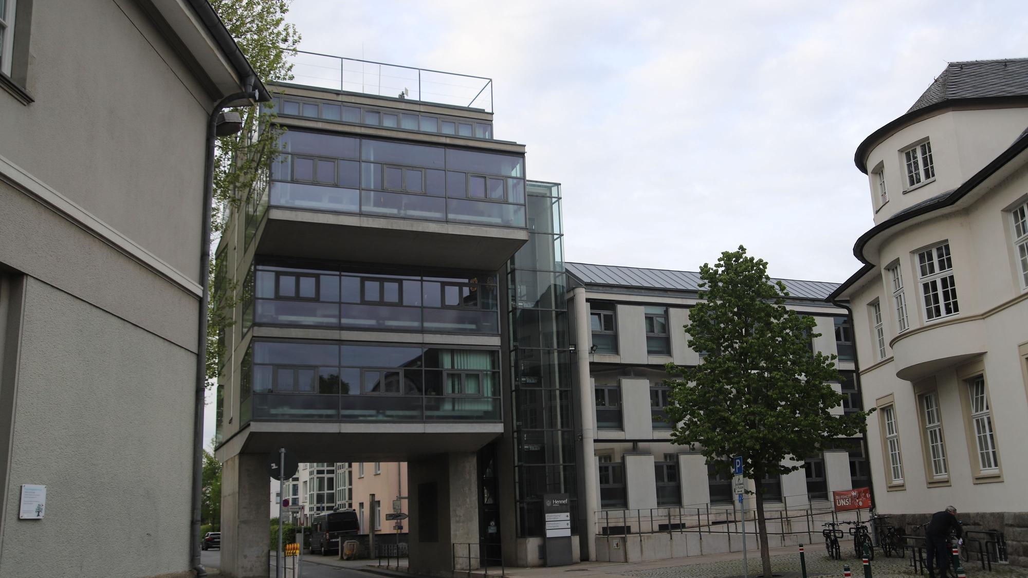 Im Hennefer Rathaus tagt im Turm in der obersten Etage im Saal Hennef der Haupt-, Finanz- und Beschwerdeausschuss.