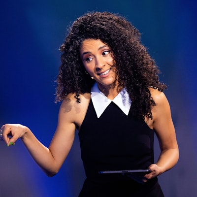 Moderatorin Siham El-Maimouni steht bei der 60. Grimme-Preisverleihung im Theater Marl auf der Bühne.