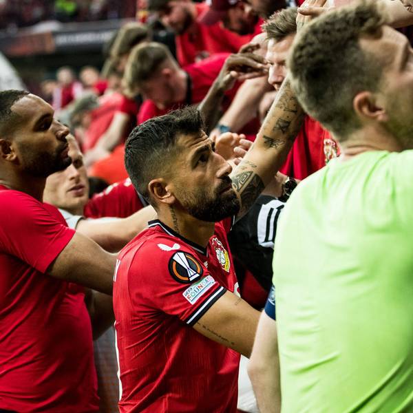 UEFA Europa League Halbfinale: Bayer 04 Leverkusen - AS Roma Kerem Demirbay Bayer 04 Leverkusen, 10 klatscht mit der Kurve ab und dankt den Fans UEFA Europa League Halbfinale: Bayer 04 Leverkusen - AS Roma, BayArena Leverkusen am 18.05.2023 *** UEFA Europa League semifinal Bayer 04 Leverkusen AS Roma Kerem Demirbay Bayer 04 Leverkusen, 10 claps with the curve and thanks the fans UEFA Europa League semifinal Bayer 04 Leverkusen AS Roma, BayArena Leverkusen on 18 05 2023 Copyright: xBEAUTIFULxSPORTS/Wunderlx