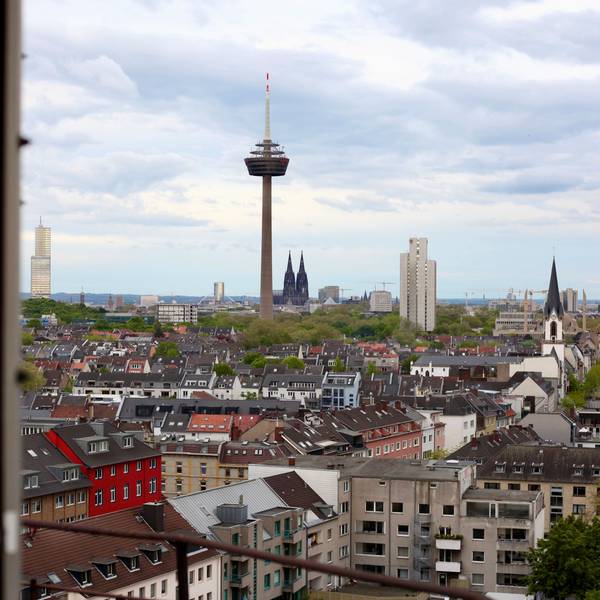 Außerhalb der Lichtkuppel des Heliosturms kann man die gesamte Stadt überblicken.