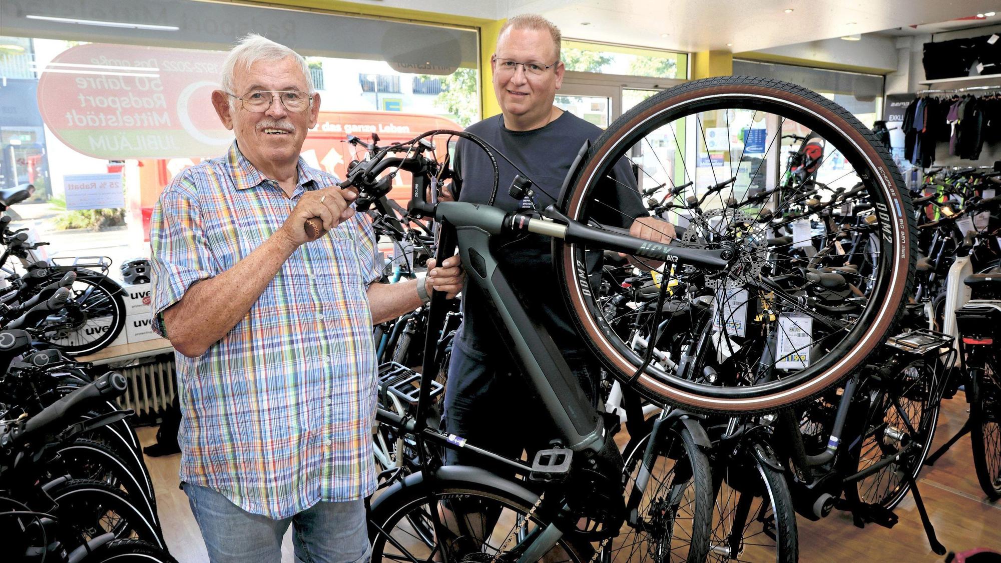 Leverkusen, 50 Jahre Radsport Mittelstädt. V. l.: Willi Mittelstädt, Guido Mittelstädt.
Foto: Michael Wand