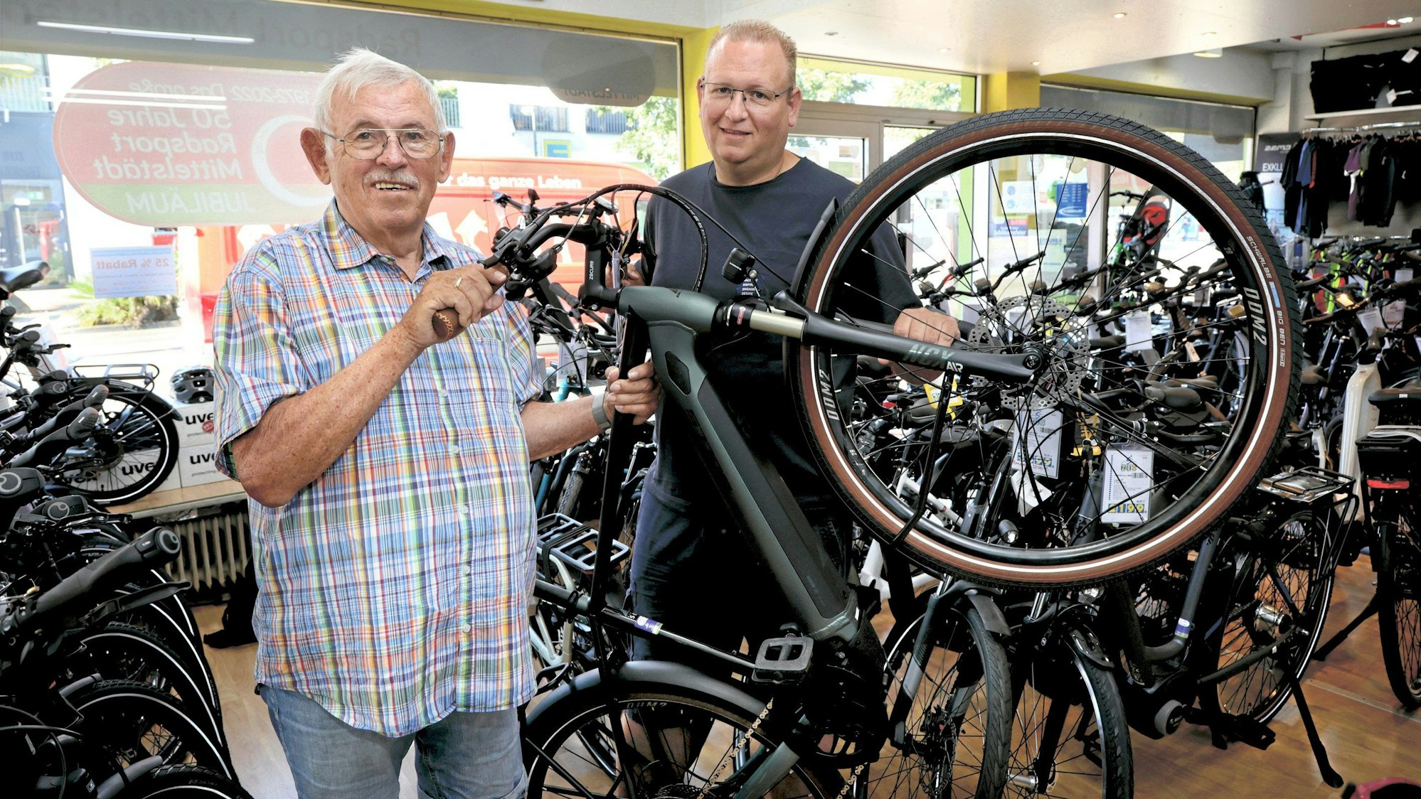 Leverkusen, 50 Jahre Radsport Mittelstädt. V. l.: Willi Mittelstädt, Guido Mittelstädt.
Foto: Michael Wand