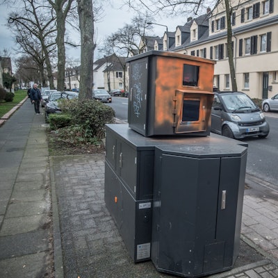 Mobile Geschwindigkeitsmessanlage an der Rathenaustraße.