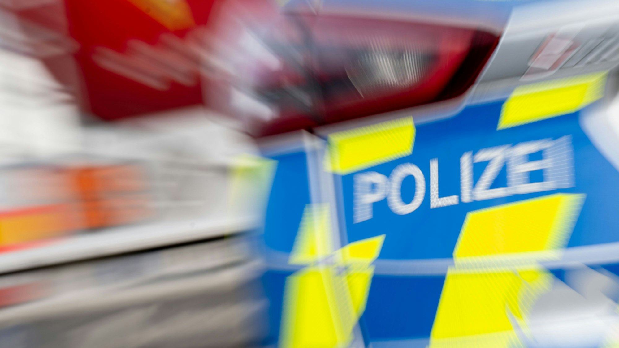 Die Polizei ermittelte einen 18-Jährigen, der in Bedburg von seinem Moped gestürzt war. Hier ein Symbolbild der Polizei.