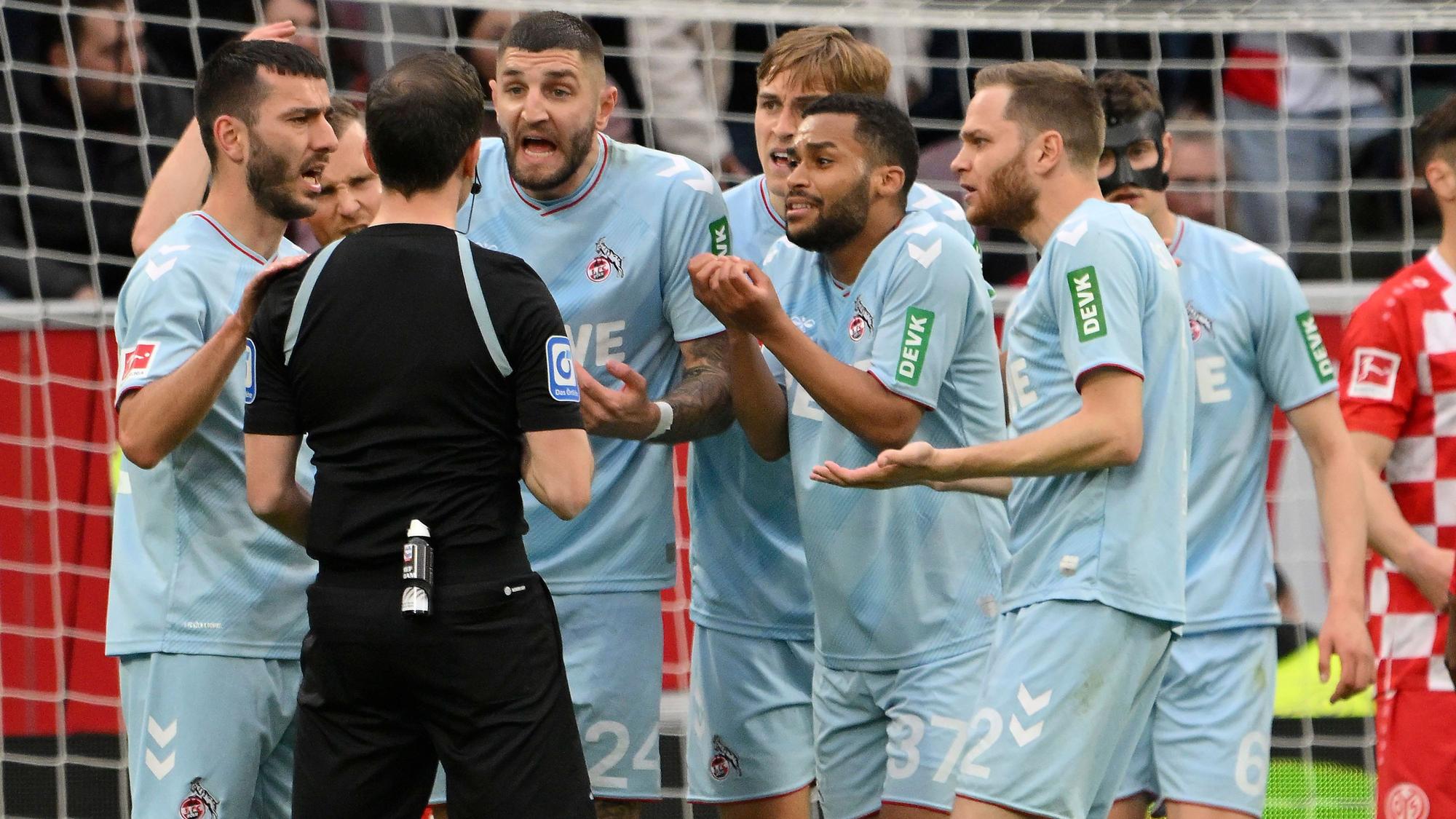 Die FC-Profis litten am Sonntag in Mainz auch unter den Entscheidungen des Schiedsrichters, doch Trainer Timo Schutz behielt seinen Ärger für sich.