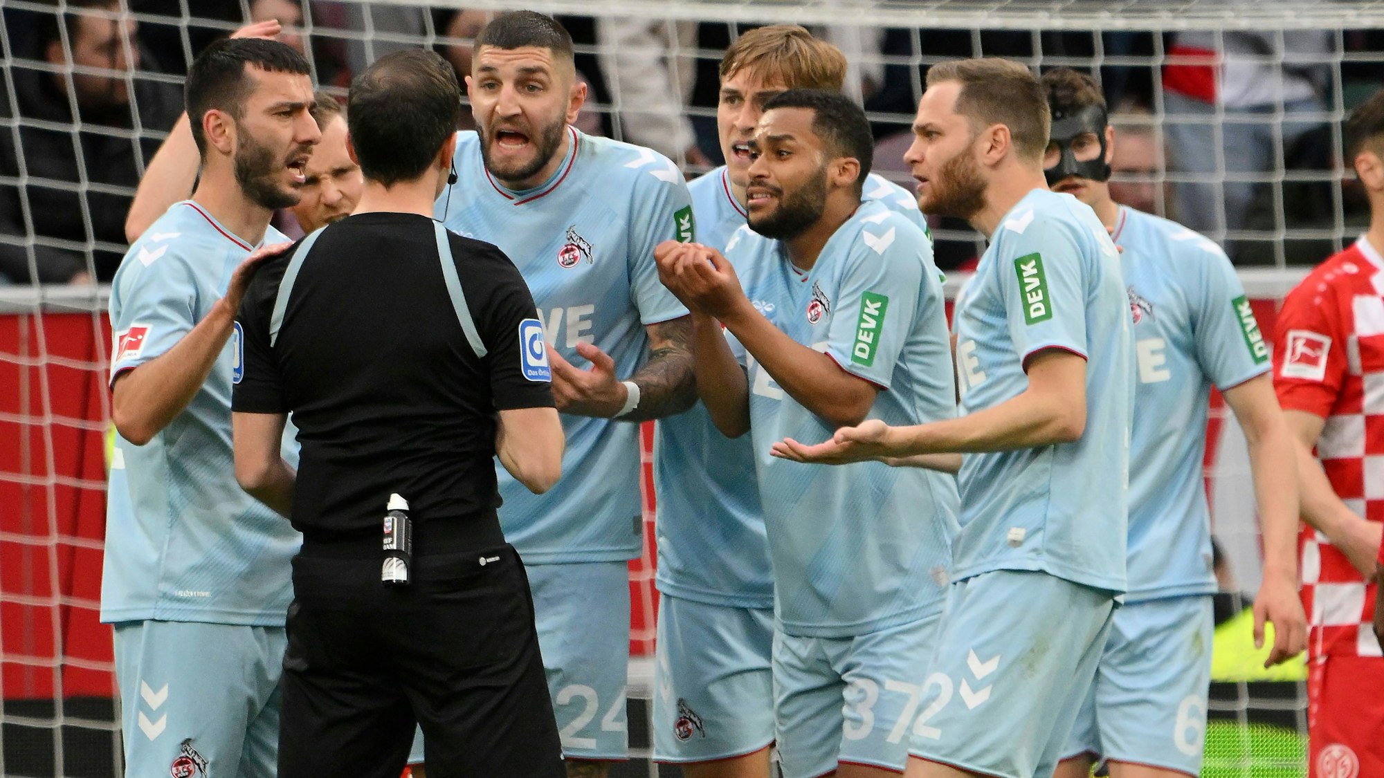 Die FC-Profis litten am Sonntag in Mainz auch unter den Entscheidungen des Schiedsrichters, doch Trainer Timo Schutz behielt seinen Ärger für sich.