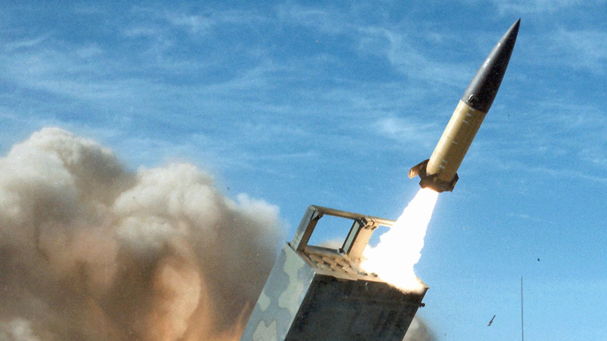 Eine US-Rakete des Typs ATACMS beim Start. Die Ukraine verfügt über die weitreichenden amerikanischen Geschosse. (Archivbild)