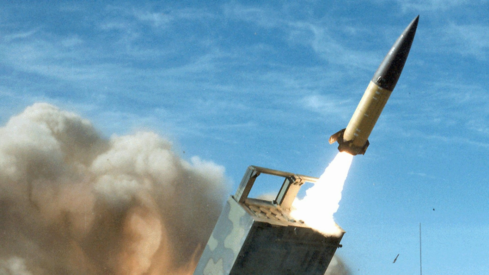 Eine US-Rakete des Typs ATACMS beim Start. Die Ukraine verfügt über die weitreichenden amerikanischen Geschosse. (Archivbild)