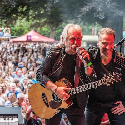 Schlebuscher Schützen- und Volksfest Henning Krautmacher letzter Auftritt im Wuppermannpark. Patrick Lück, neuer Sänger Foto: Ralf Krieger