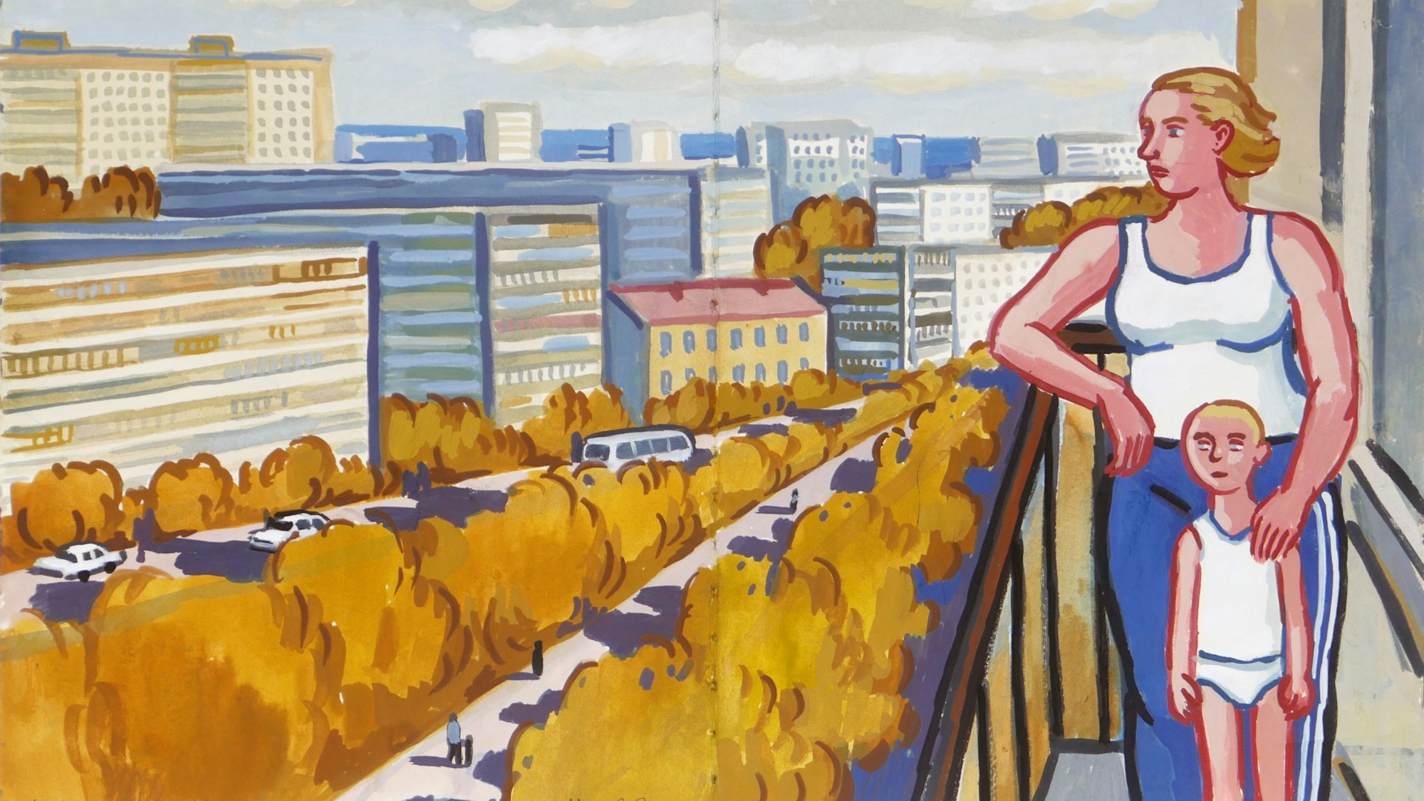 Eine Frau und ein Kind stehen auf einem Balkon und schauen auf die Straße einer Großstadt.