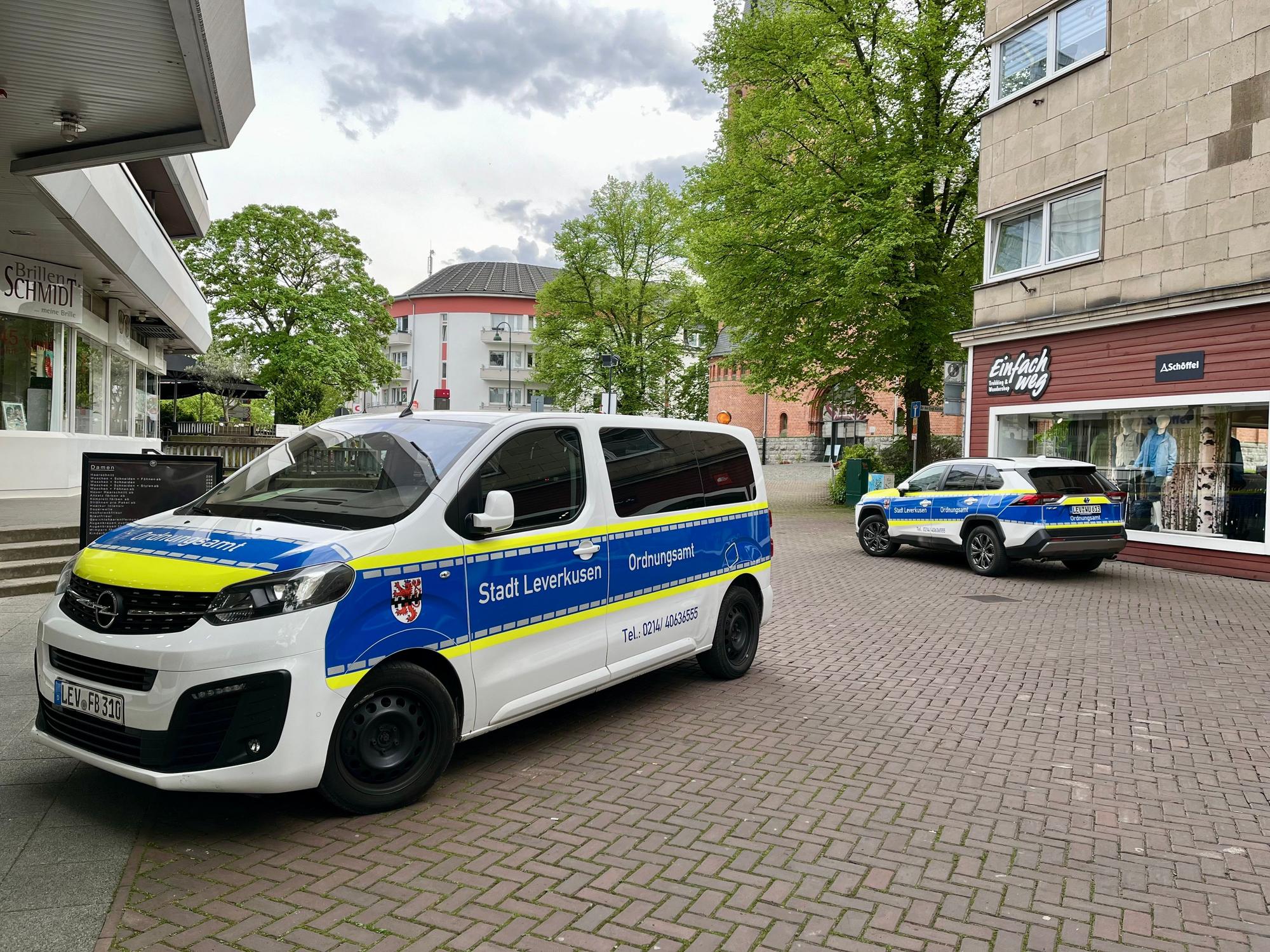 Einsatzfahrzeuge des kommunalen Ordnungsdienstes in Wiesdorf