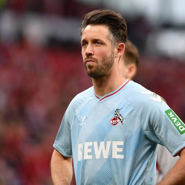 Kölns Offensivspieler Mark Uth schaut nachdenklich beim Spiel in Mainz.
