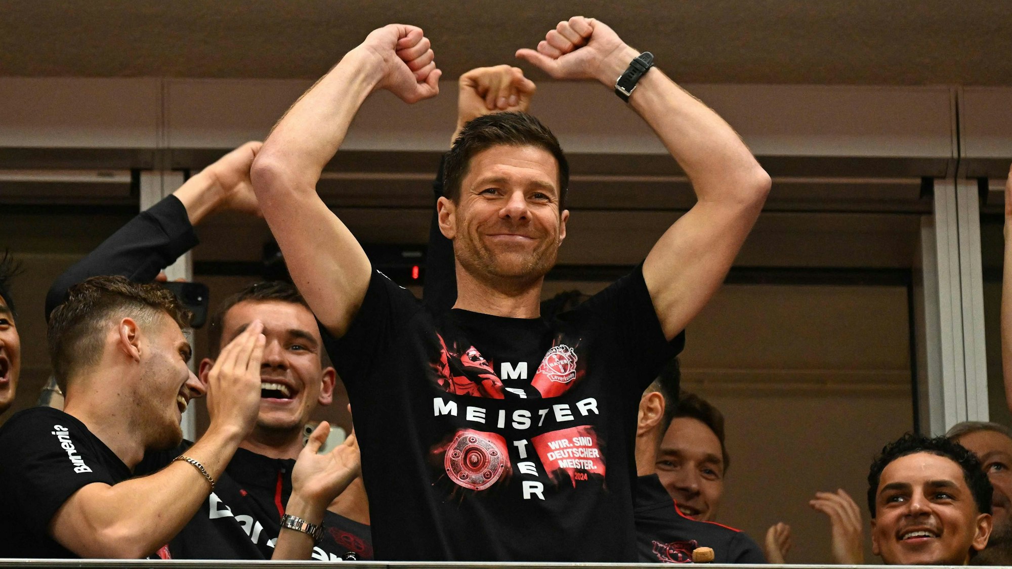 Die Meisterschaft hat Xabi Alonso mit Bayer 04 Leverkusen bereits sicher. Zwei Titel sollen noch dazukommen.