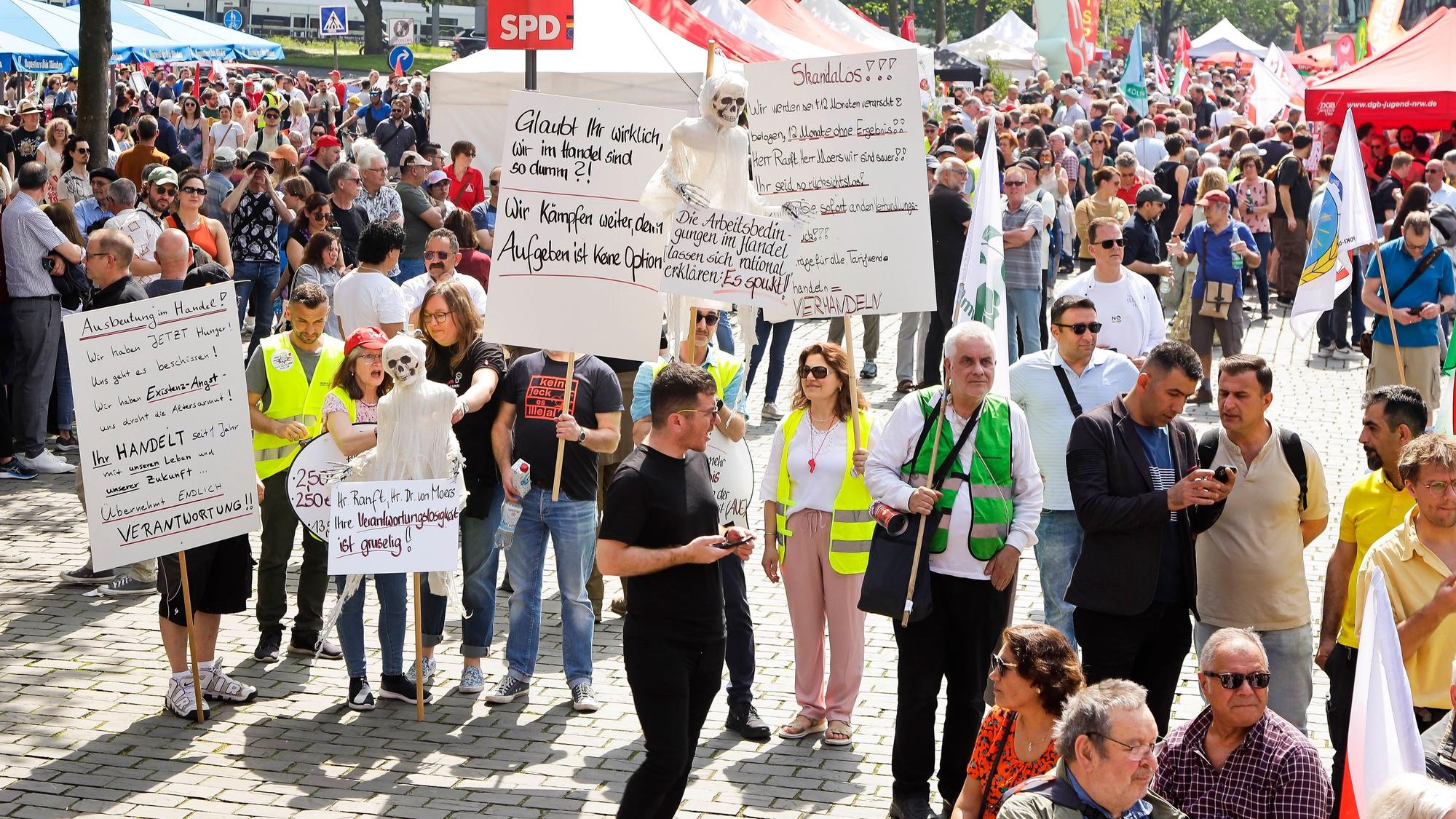 Auf dem Heumarkt versammelten sich am Tag der Arbeit Mitglieder der Gewerkschaften.