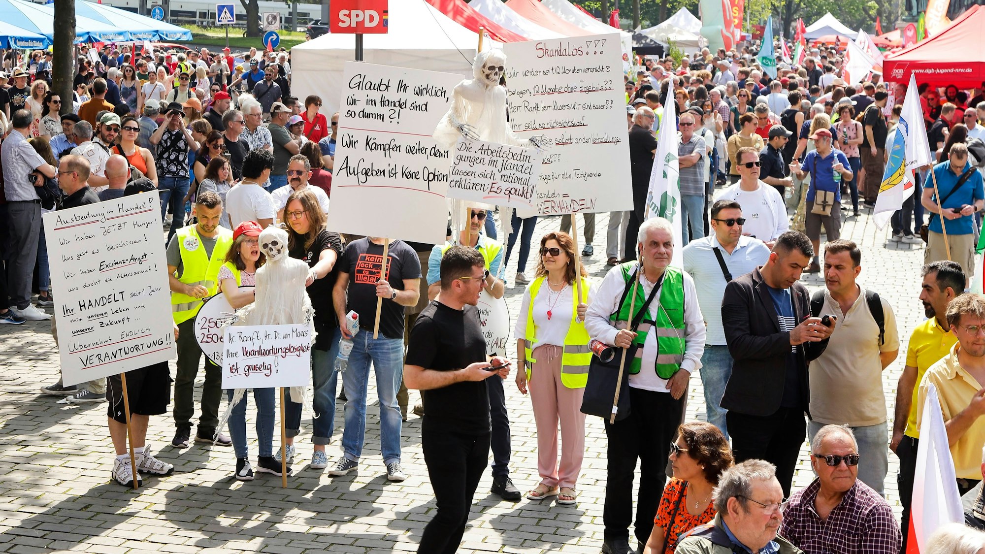 Auf dem Heumarkt versammelten sich am Tag der Arbeit Mitglieder der Gewerkschaften.