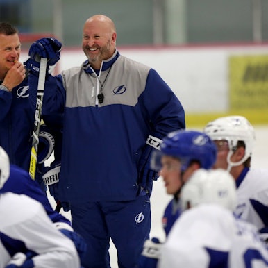 Benoit Groulx trainierte die Syracuse Crunch in der AHL, nun gilt er als Kandidat für den Cheftrainerposten der Kölner Haie.