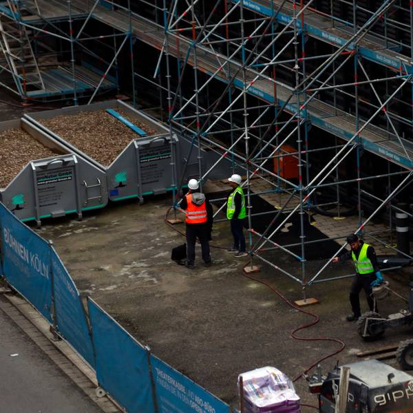 Das Schauspielhaus und die Oper am Offenbachplatz sind weiter eine Baustelle. Die Eröffnung der Gebäude verzögert sich nach mittlerweile über 12 Jahren Bauzeit abermals.