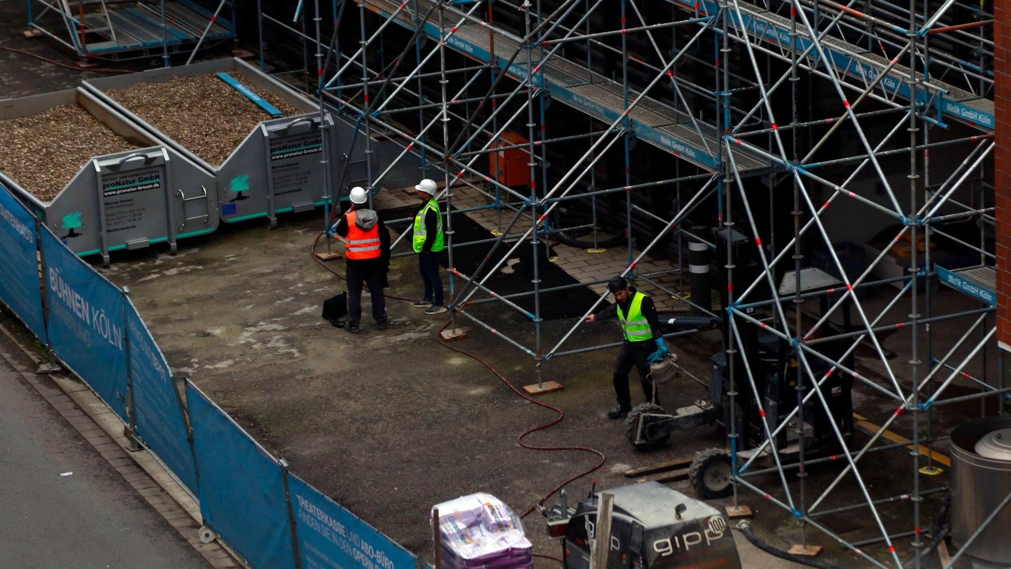 Das Schauspielhaus und die Oper am Offenbachplatz sind weiter eine Baustelle. Die Eröffnung der Gebäude verzögert sich nach mittlerweile über 12 Jahren Bauzeit abermals.