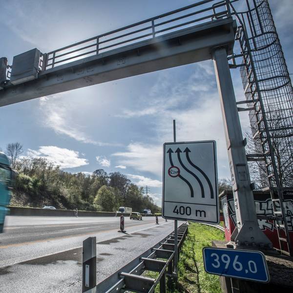 Genau bei Kilometer 396 stand die Geschwindigkeitsmessanlage auf der Autobahn 1 zwischen Burscheid und Leverkusen.
