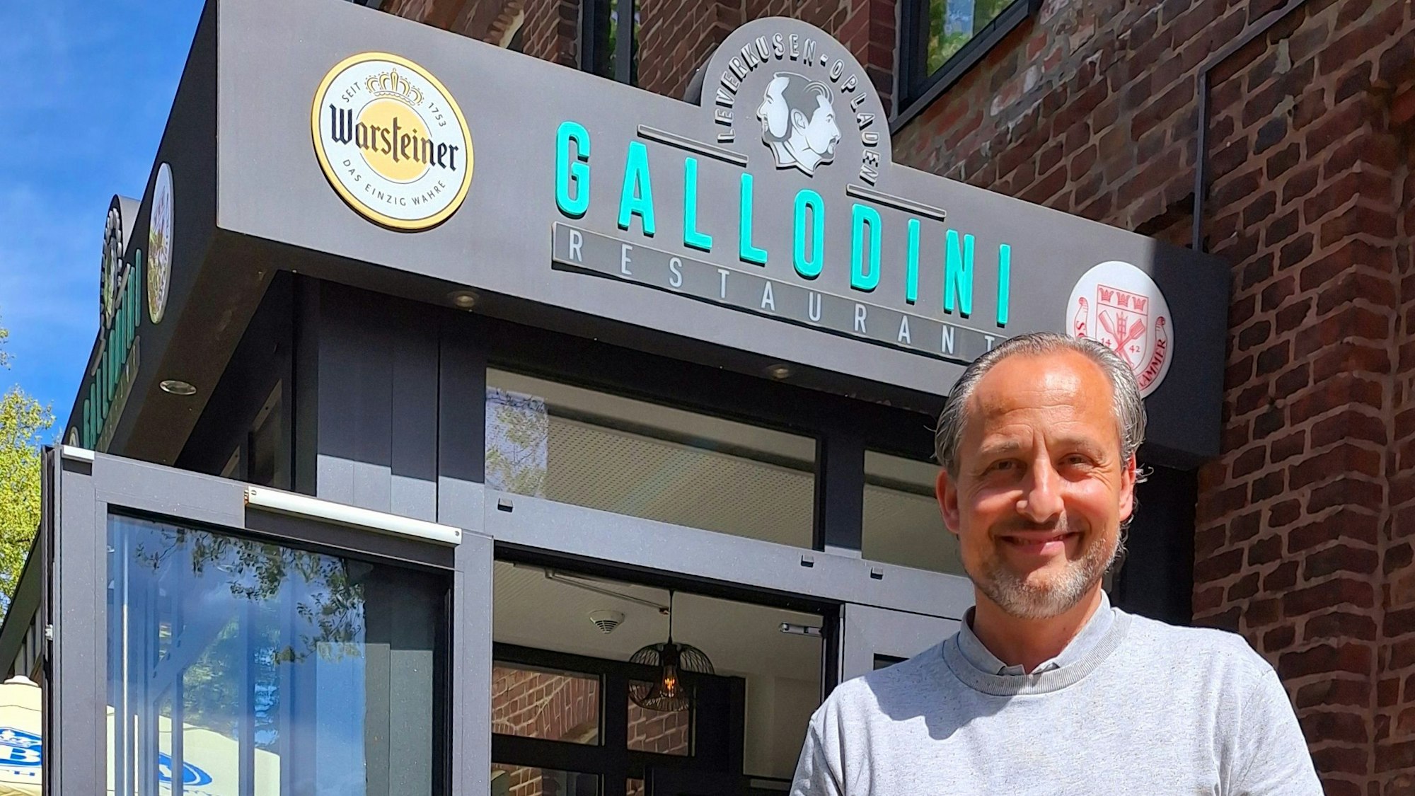 Silvio Gallo, Inhaber und Betreiber des Restaurants „Gallodini“ in der Neuen Bahnstadt Opladen, übernimmt vorübergehend die Gastronomie am Schloss und Museum Morsbroich.