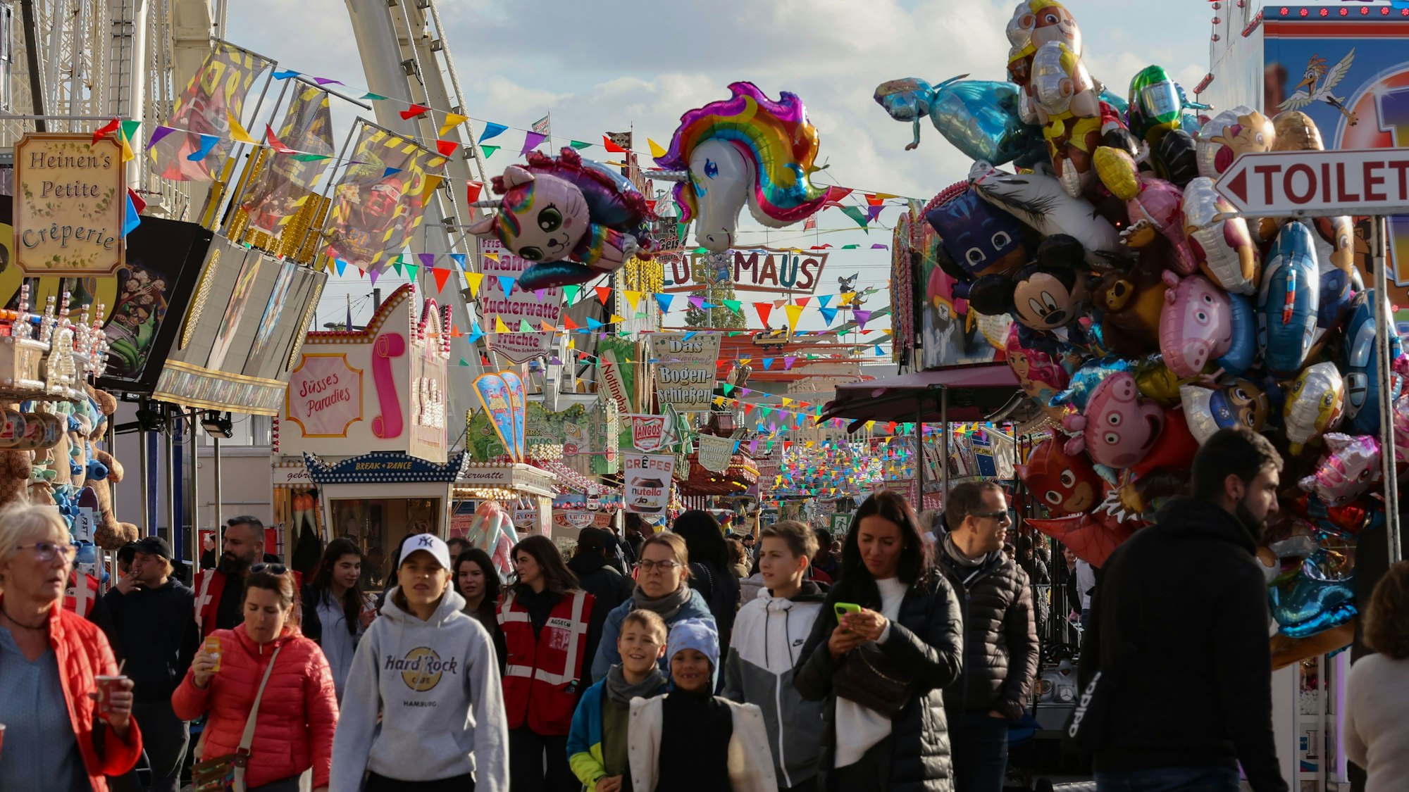 Die Gemeinschaft Kölner Schausteller will weiterhin Volksfeste in Köln ausrichten (Archivbild).